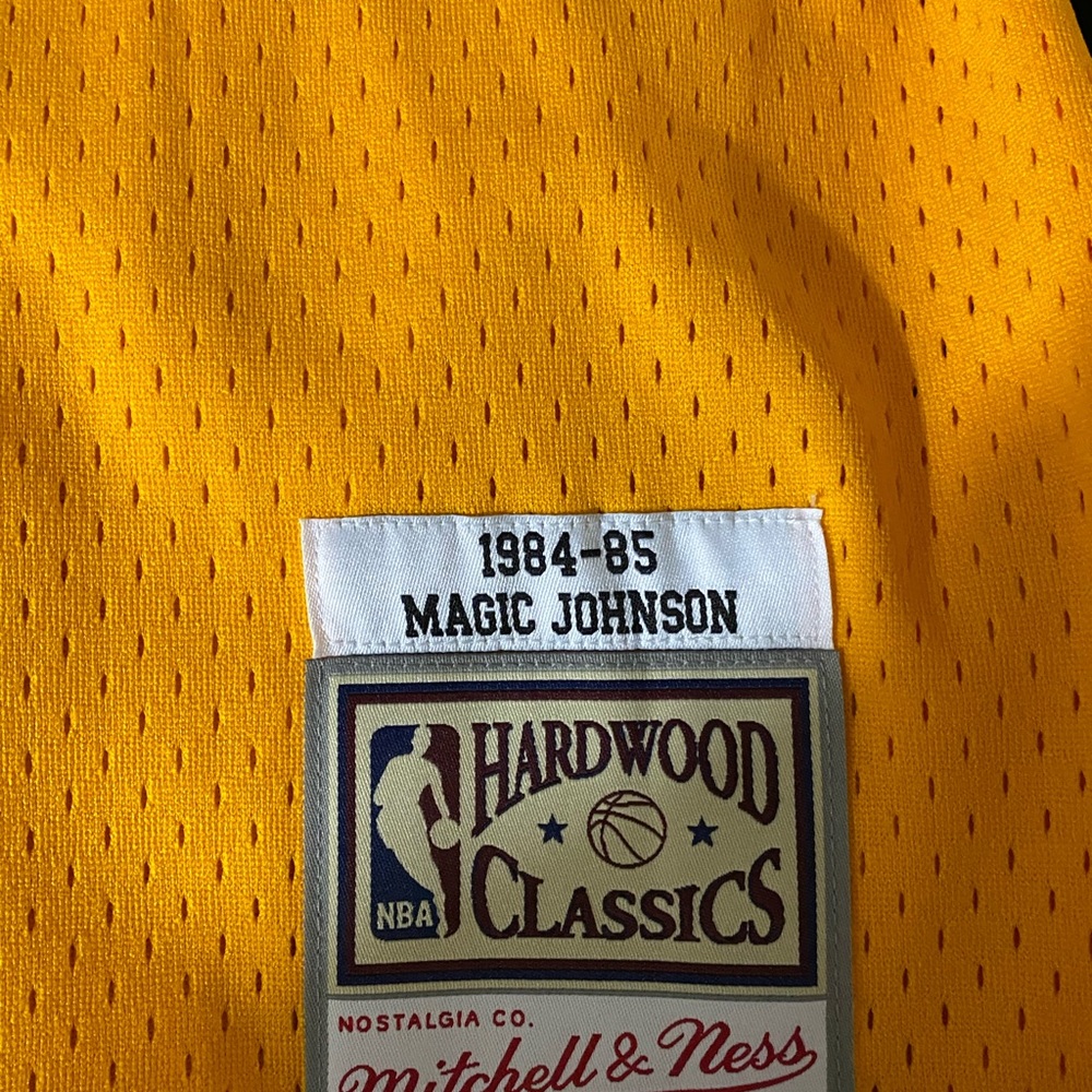 Magic Johnson - Picture 3 of 8